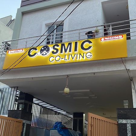 Cosmic Hotel & Guest House Gachibowli Raidurg Hyderabad Exteriör bild