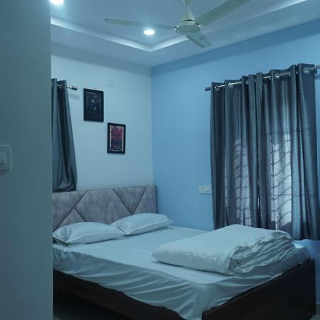 Cosmic Hotel & Guest House Gachibowli Raidurg Hyderabad Exteriör bild
