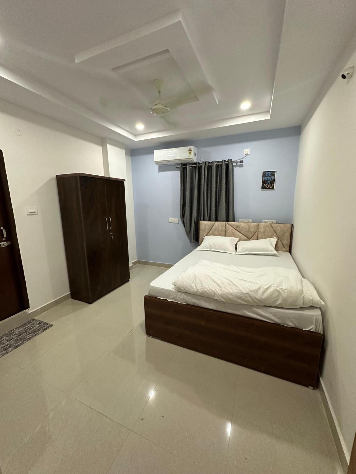 Cosmic Hotel & Guest House Gachibowli Raidurg Hyderabad Exteriör bild
