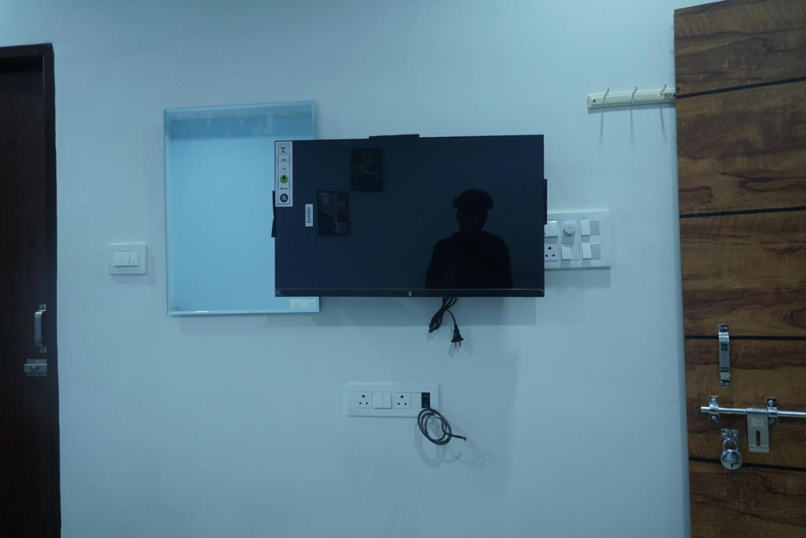 Cosmic Hotel & Guest House Gachibowli Raidurg Hyderabad Exteriör bild