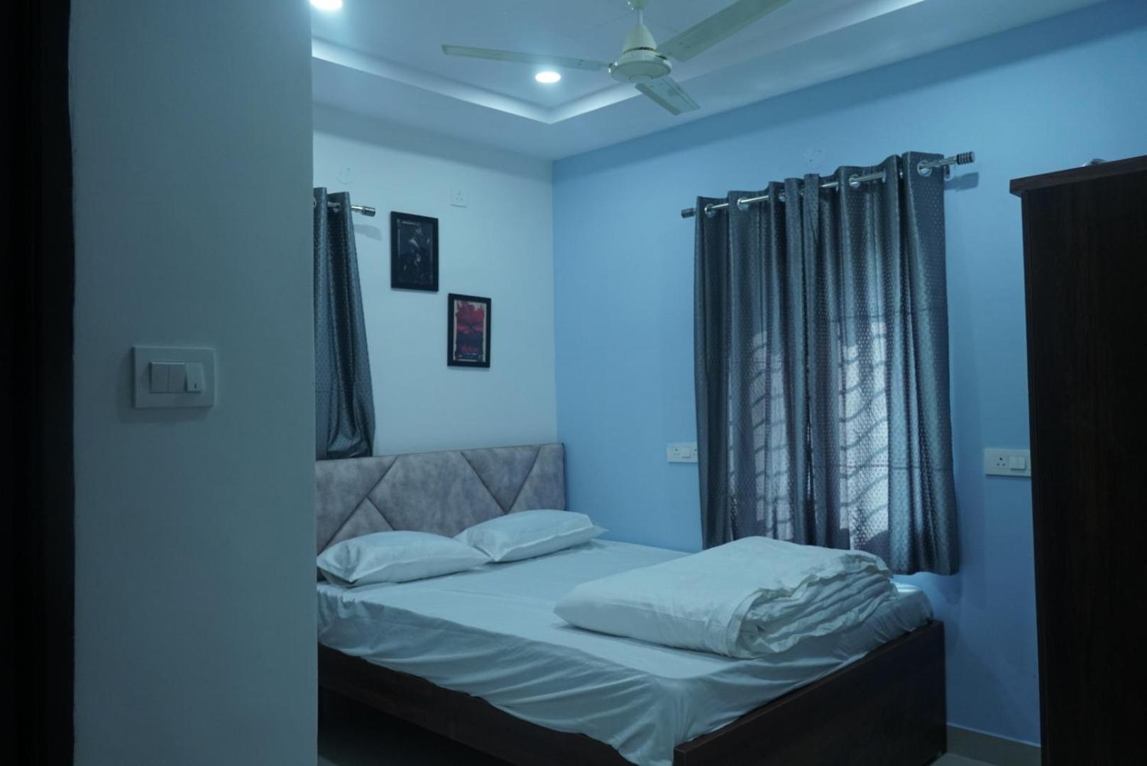 Cosmic Hotel & Guest House Gachibowli Raidurg Hyderabad Exteriör bild
